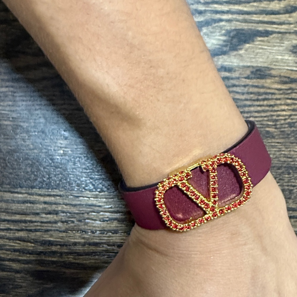 Valentino Red Bracelet with Gold Embellished Logo - Picture 3 of 8